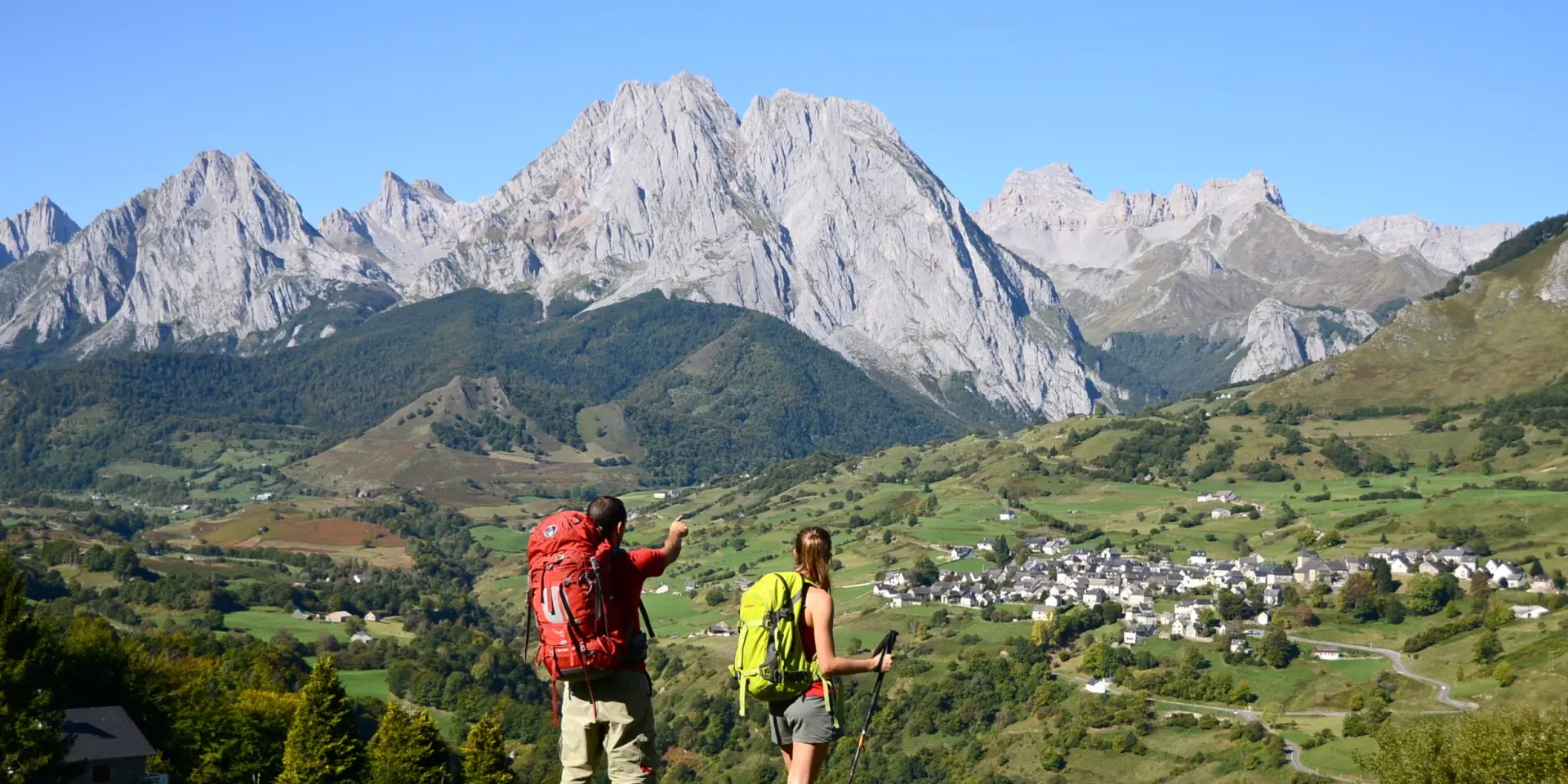 Randonneurs à Lescun