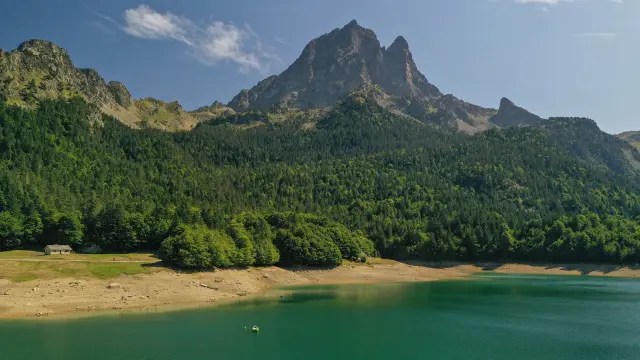 Pic du midi d'Ossau et lac de Bious-Artigues