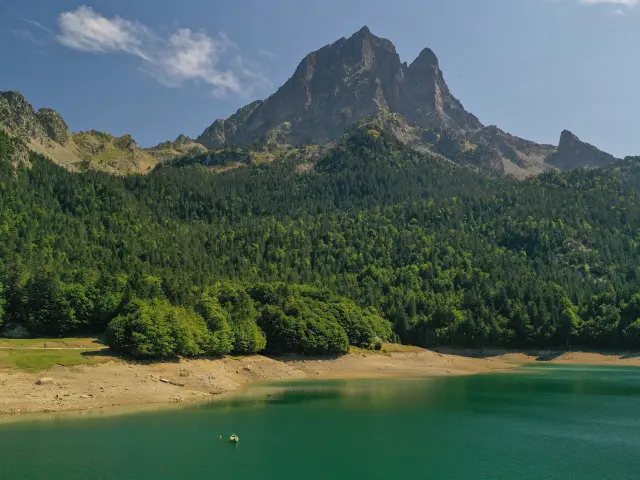 Pic du midi d'Ossau et lac de Bious-Artigues