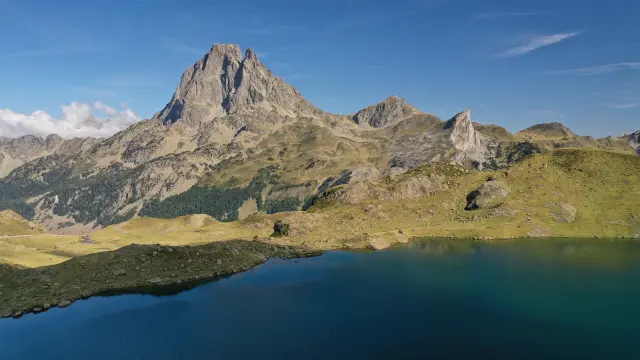 Pic du midi d'Ossau et lac de Bious-Artigues