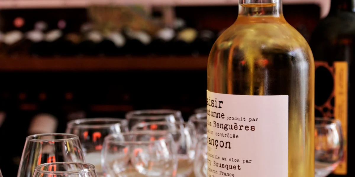 Bouteille De Jurancon Aux Caves Bacque Pau Pyrenees Tourisme Paul Louis