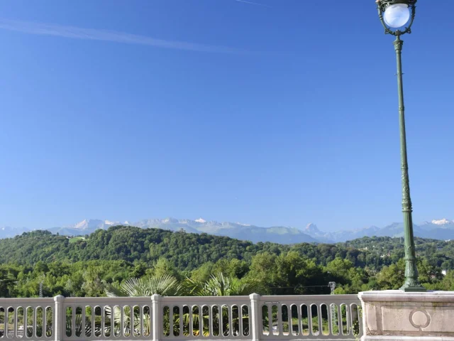 Pau, le boulevard des Pyrénées