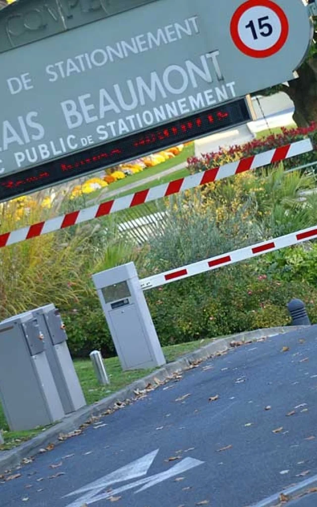 Palais Beaumont parking lot - Pau