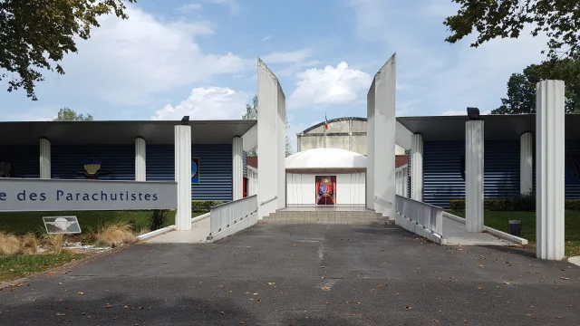 Musee Parachutistes Pau 01