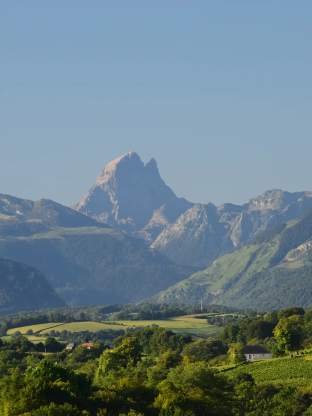 Les Pyrénées - Vue sur le Pic du Midi d'Ossau depuis Pau
