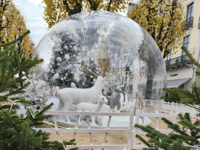 Village de Noël à Pau - Place Royale - Bulle magique et lutins de bois