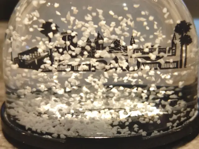 Snow Globe 05 Pau Pyrenees Tourism
