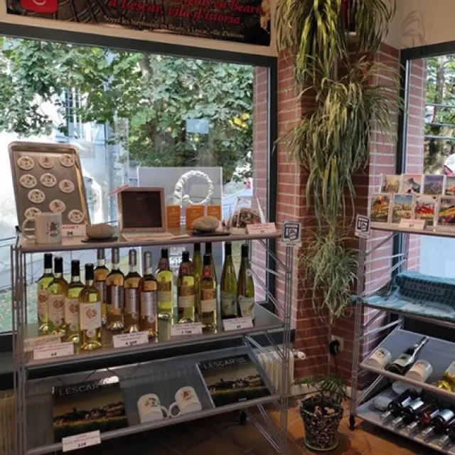 Lescar Tourist Office Shop 03